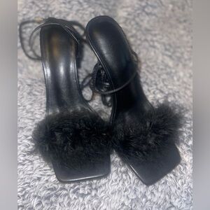 Elegant Black Faux Feather Strap Heels Size 38(7-7.5)